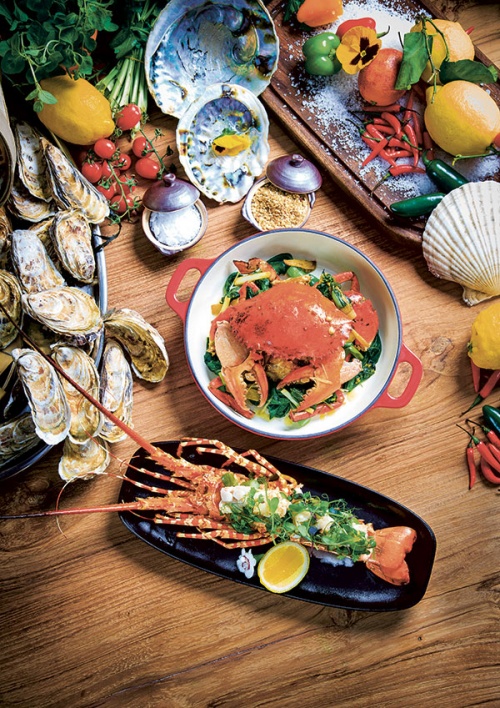 Lobster served with mud crab 